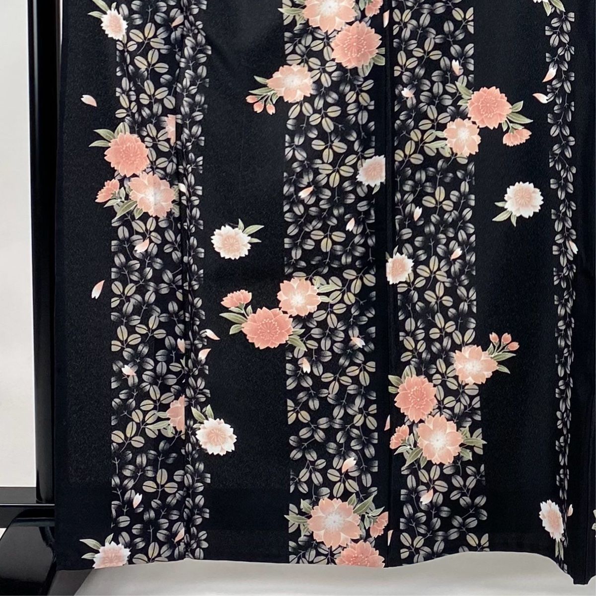 小紋 身丈163.5cm 裄丈67cm 化繊 秀品 【中古】 小紋 身丈163cm 裄丈67cm M 袷 桜 疋田 黒 正絹 秀品｜中古・古着