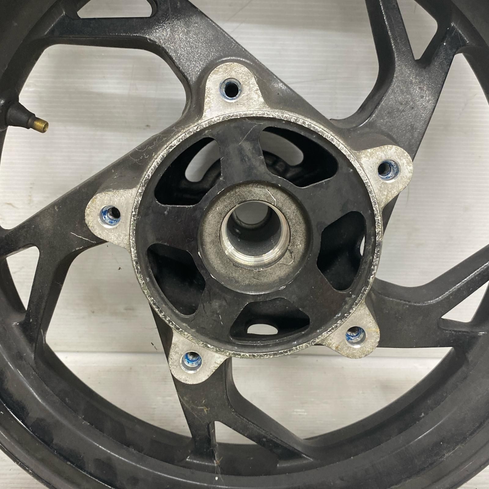 SUZUKI スカイウェイブ250 フロントホイール スズキ [M-250801-59] SUZUKI スカイウェイブ250 フロントホイール スズキ - メルカリ