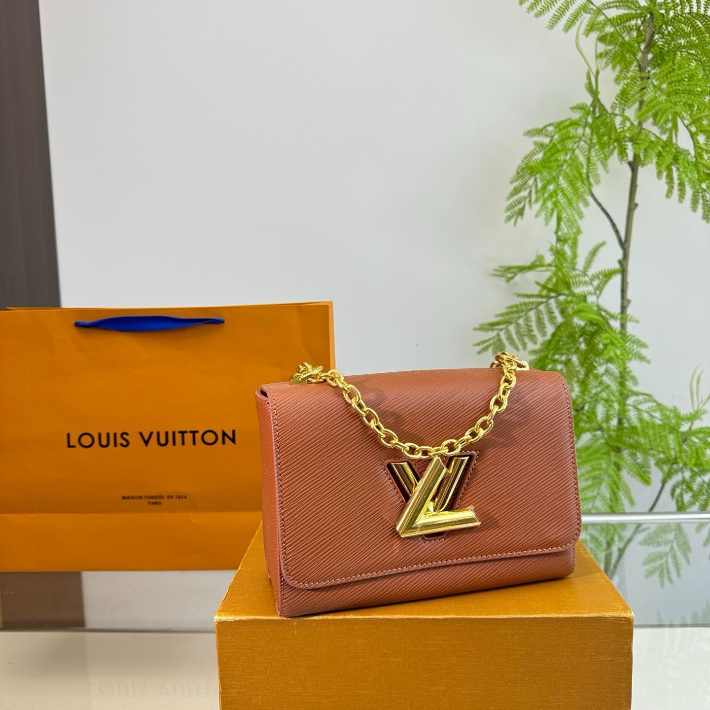 【送料無料】Louis Vuitton ツイスト MM LOUIS VUITTON ツイスト MM ? 23×16cm [本日特価|新品未使用品