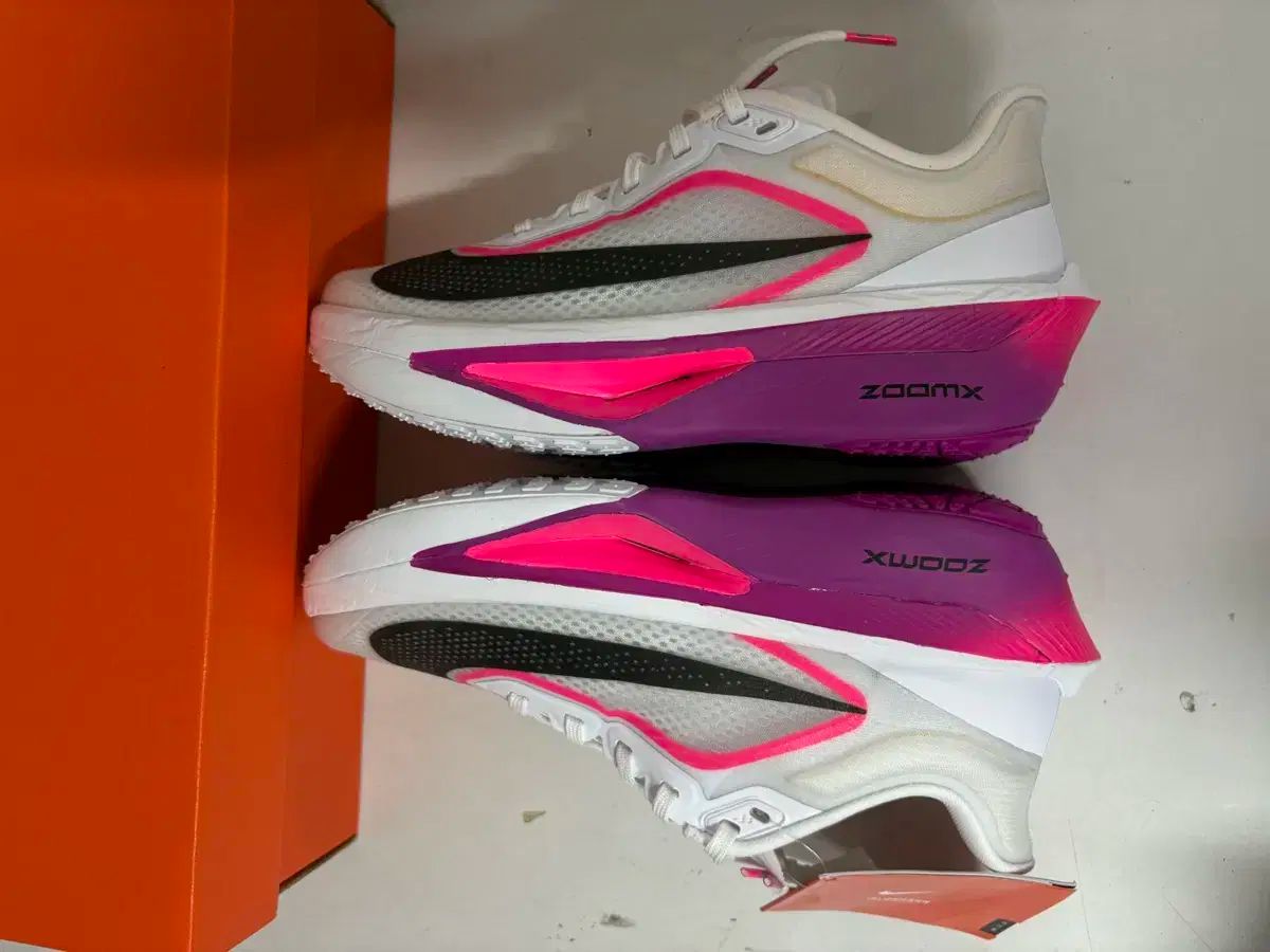 240 NIKE