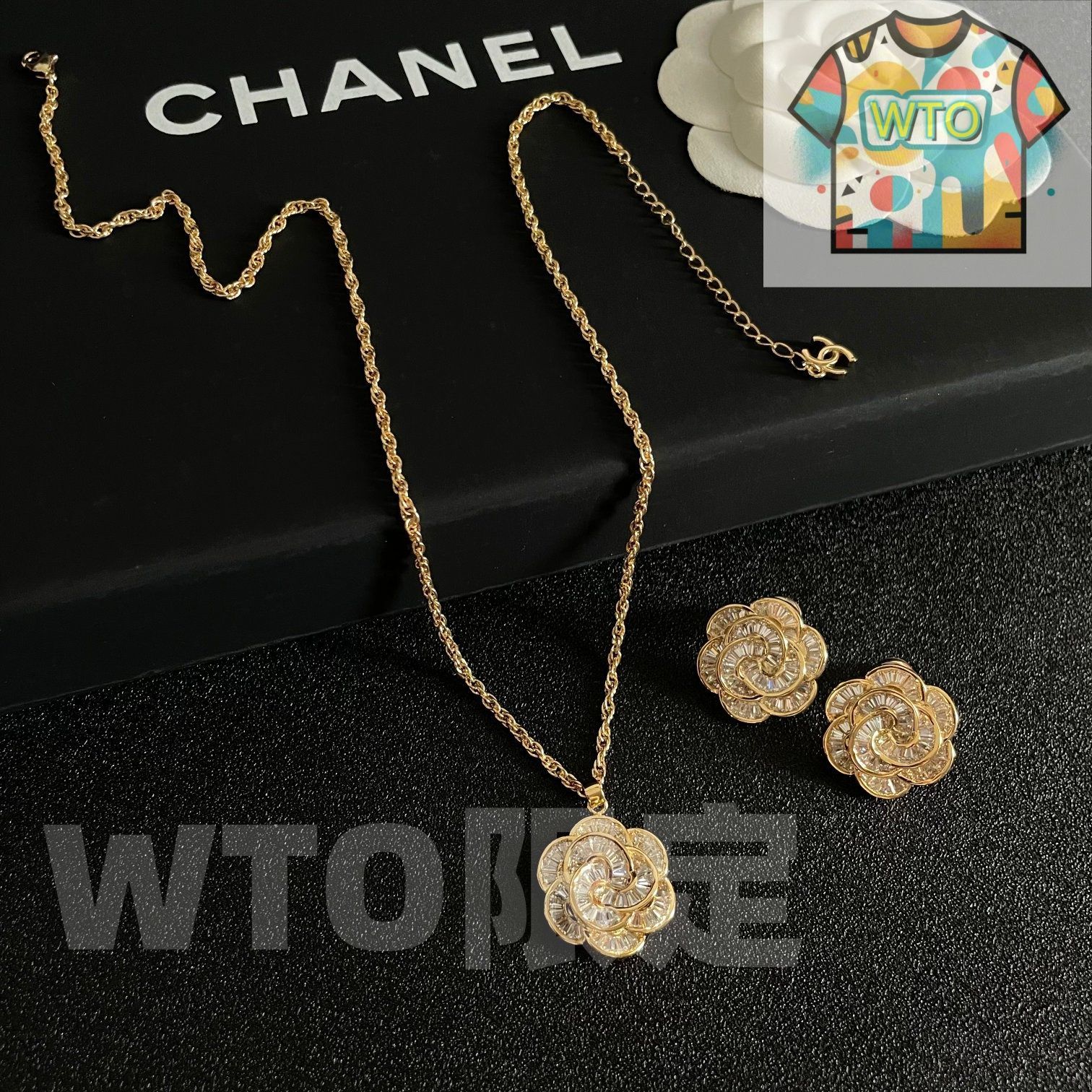 シャネル　ピアス　ホワイト✖️ゴールド Eternal N°5 Single Earring White Gold - J12200 | CHANEL