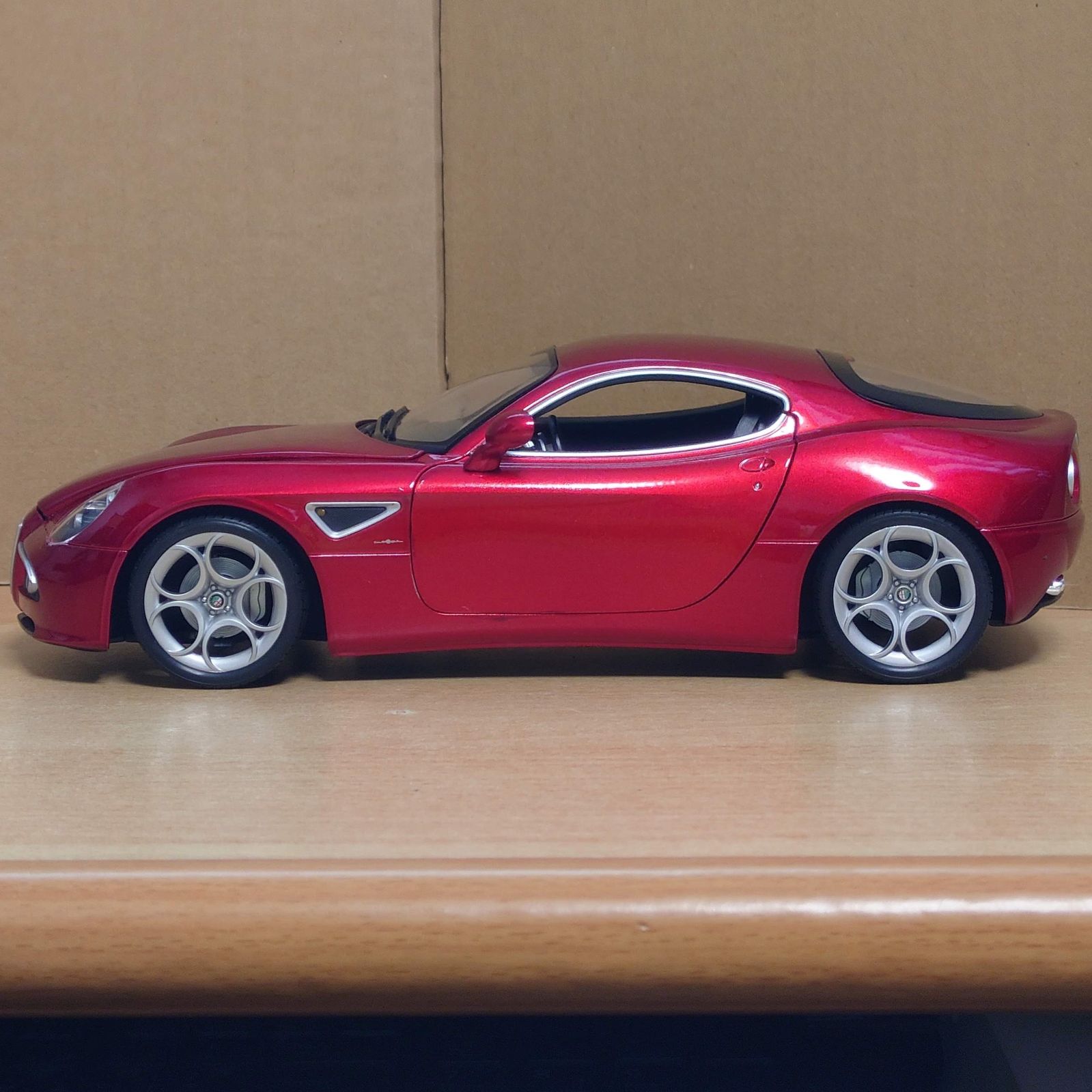 1/18 アルファロメオ8C Alfa 8C Conpetizione レッド ミニカー