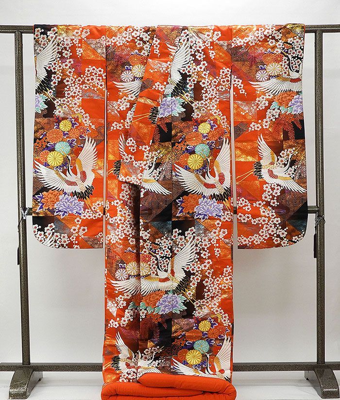 色打掛 正絹 舞鶴市松四季花模様 打掛 花嫁衣裳 婚礼 良品 リサイクル 中古 ブライダル ウエディング 着物 e3119 色打掛 正絹 舞鶴市松四季花模様 打掛 花嫁衣裳 婚礼 良品 リサイクル