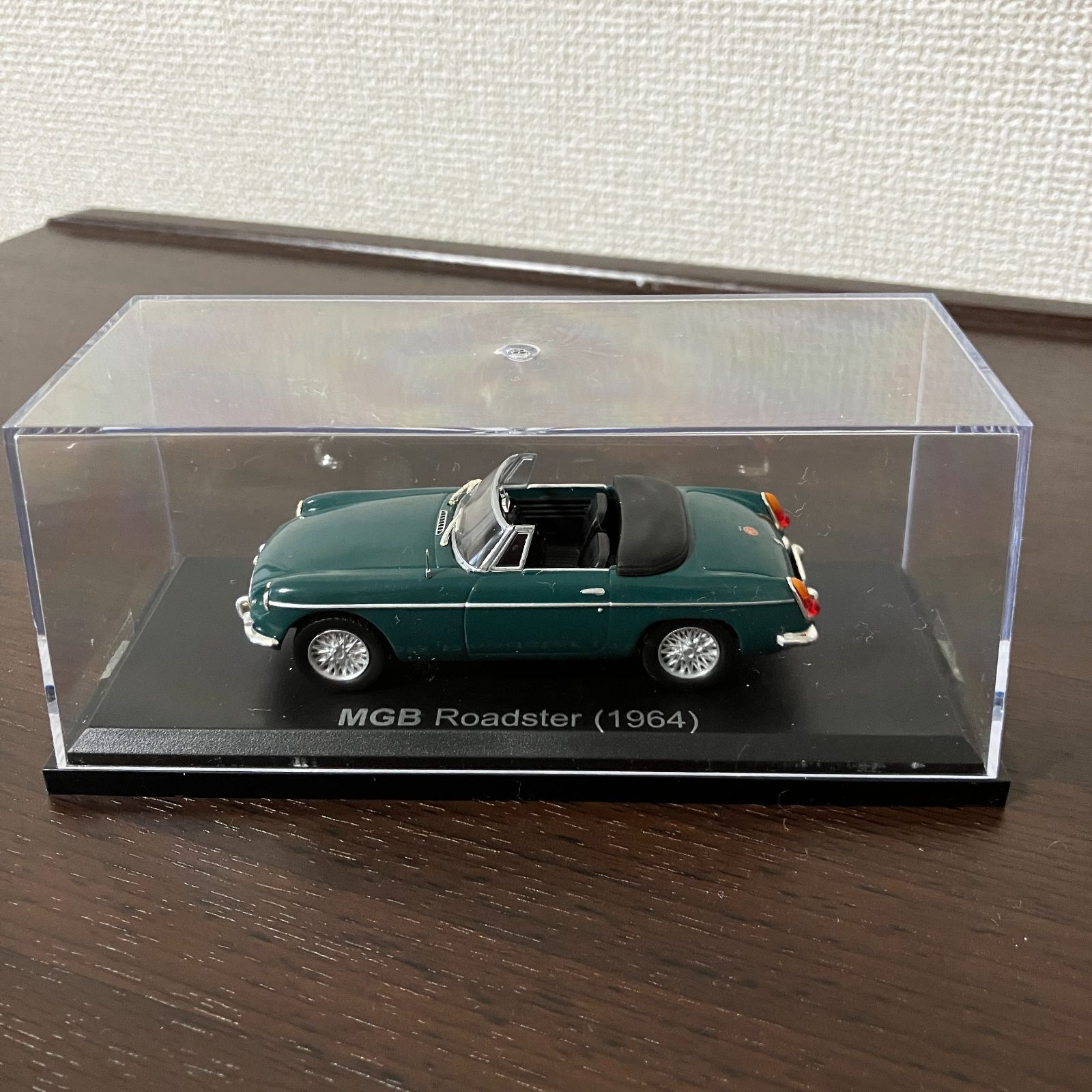【信頼】 MGB ミニカー ROADSTER ロードスター アシェット hachette 1964 ミニカー