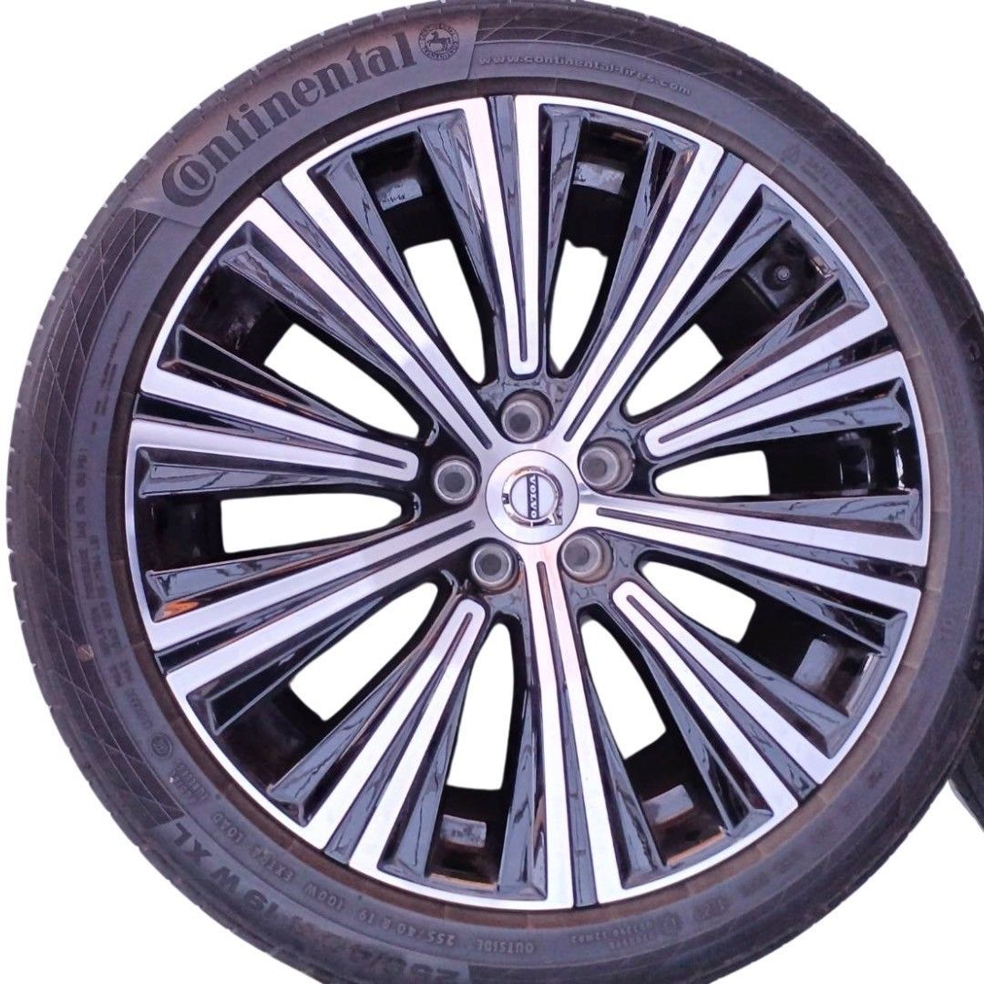 VOLVO　V90 250/40 R19  純正アルミホイール　タイヤ5分山 VOLVO ボルボ V90 255/40 R19 純正アルミホイール タイヤ5分山 - メルカリ