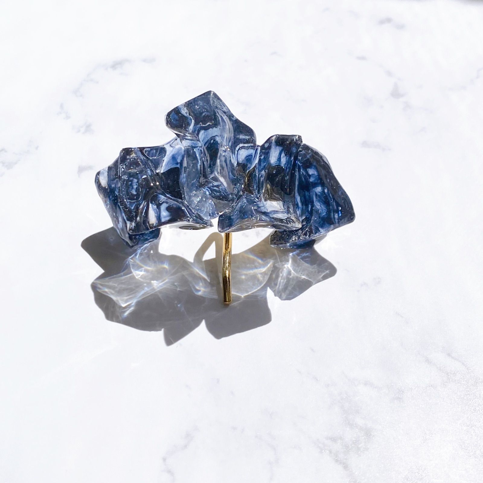 メルカリshops 新色ネイビー アイスロックポニーフック 氷 結晶 天然石 秋色 こっくりカラー