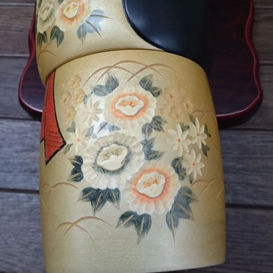 創作こけし作家 【野沢 薫】木彫彩色 〈夢小袖〉 創作こけし作家 【野沢 薫】木彫彩色 〈夢小袖〉置物 立札付き