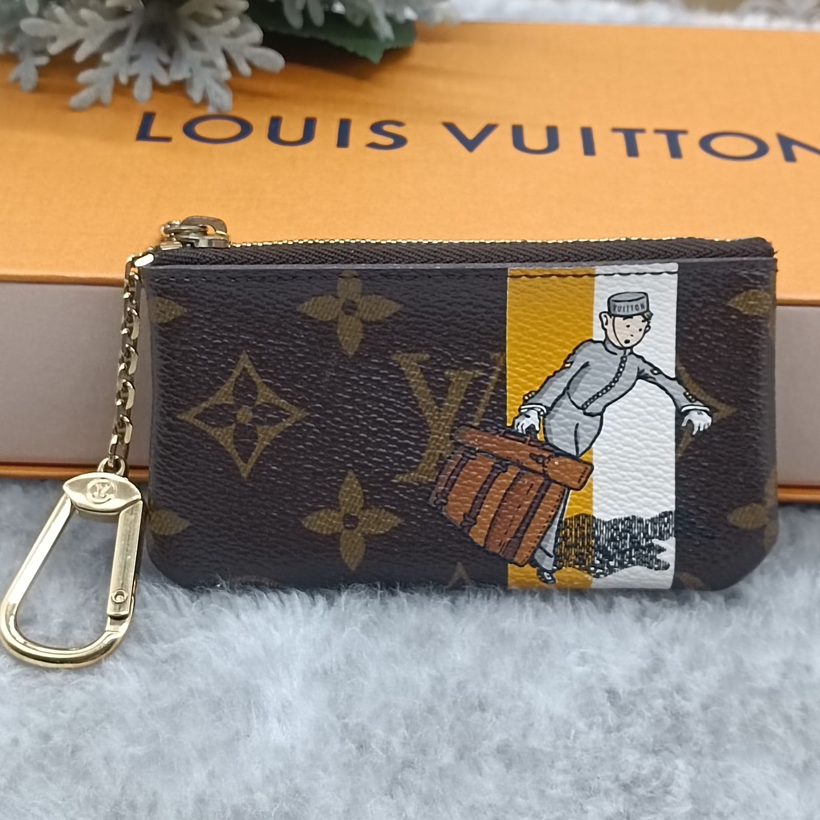 LOUISVUITTON 》 ☆レア☆ ルイヴィトン モノグラム グルーム ポシェットクレ コインケース ジョーヌ M60033 小銭入れ キーリング  BOX付 送料無料・匿名配送・最短即日発送いたします！ 152 - メルカリ