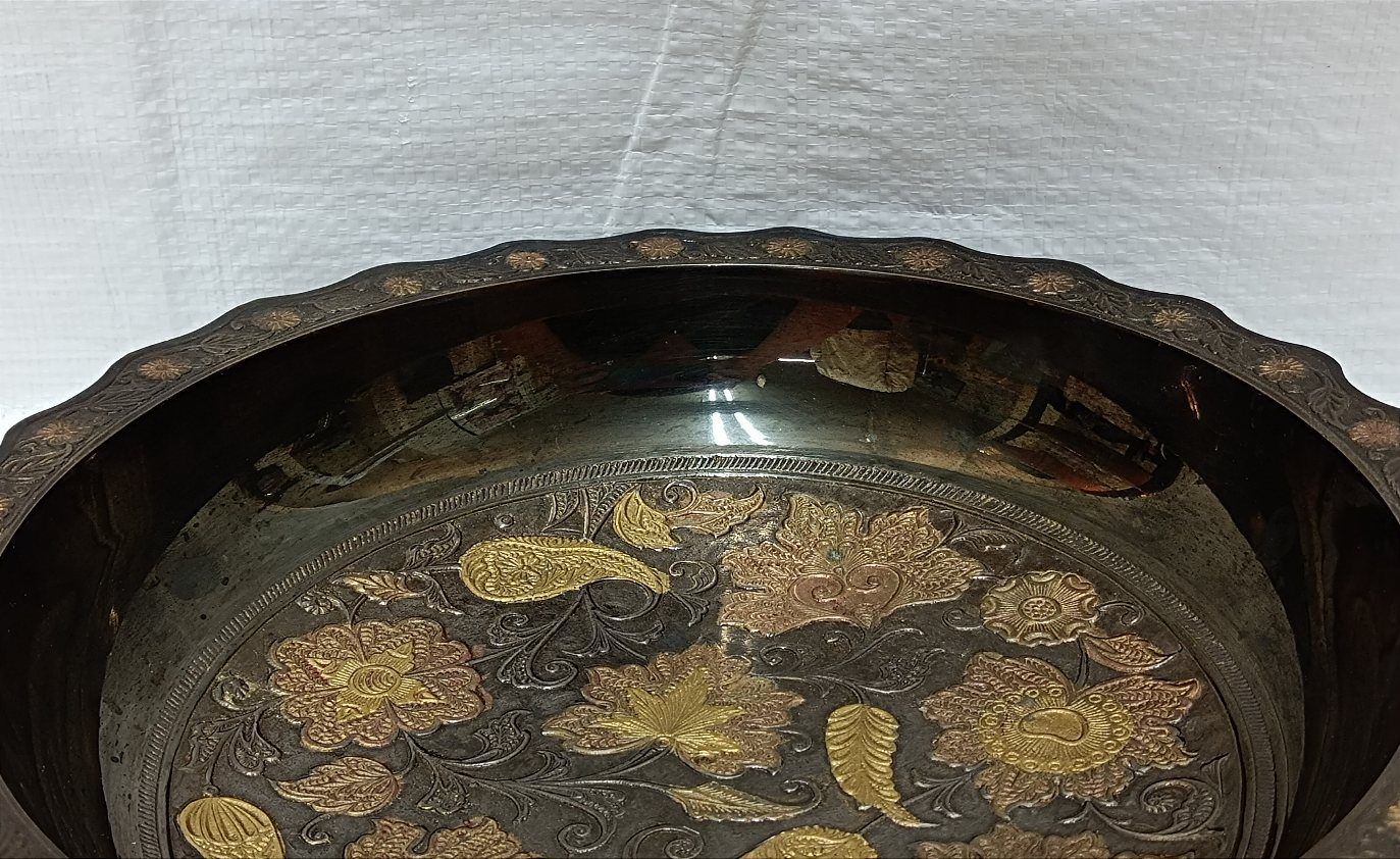 東南アジア 綺麗な花草紋飾り深皿 深鉢 ボウル リン 材質不明 径約25cm - メルカリ