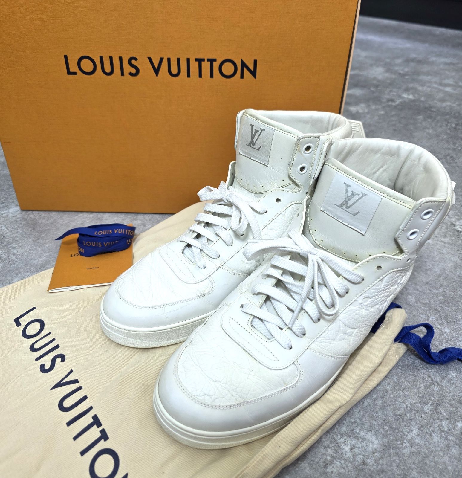 ☆ LOUIS VUITTON ルイ ヴィトン リヴォリ・ライン エンボス 
