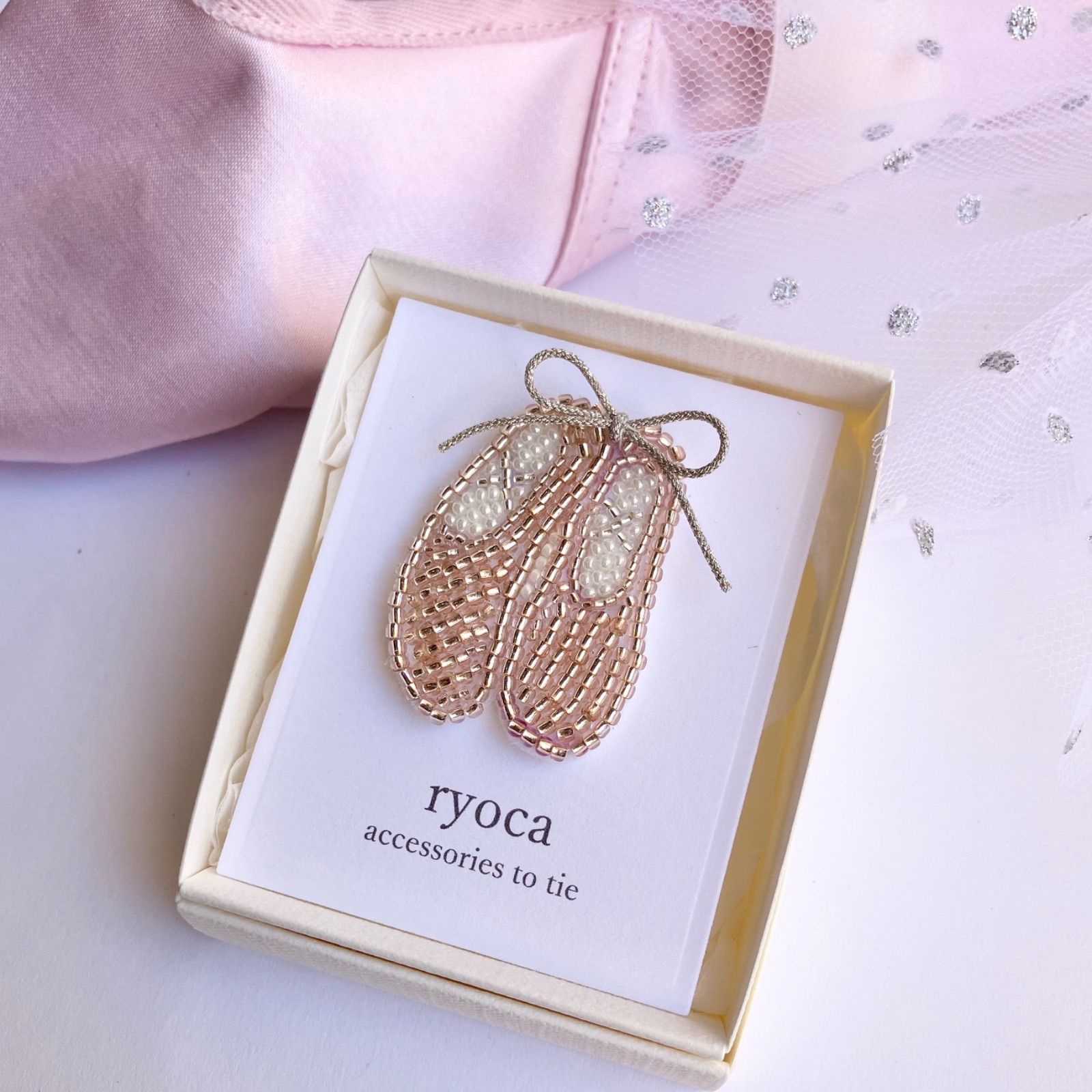 ビーズブローチ イマナパリ バレエシューズ 刺繍ブローチ Immana 5cf44c3bd2a3105c7a9f8cec3f971f