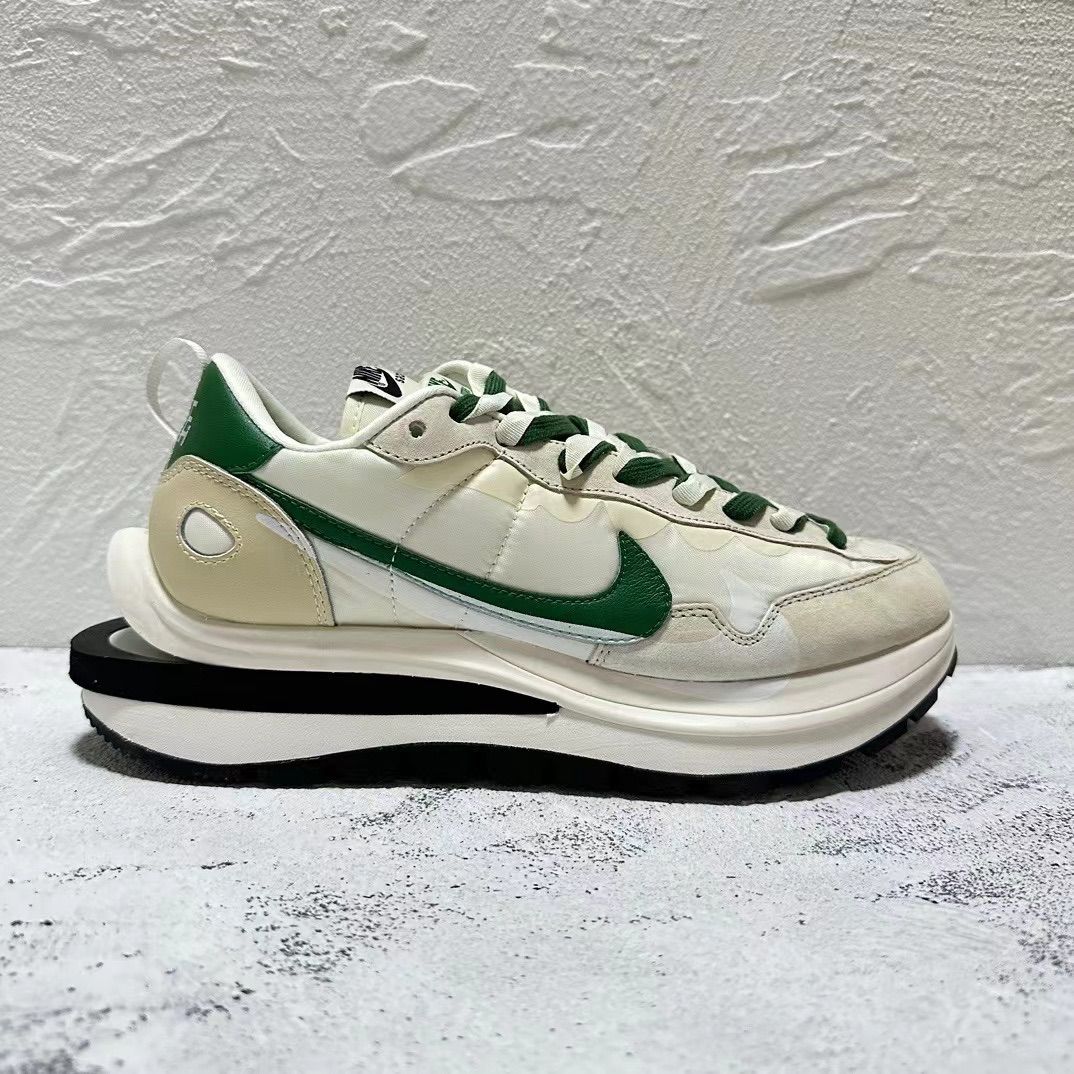 sacai × Nike LD Waffle スニーカー