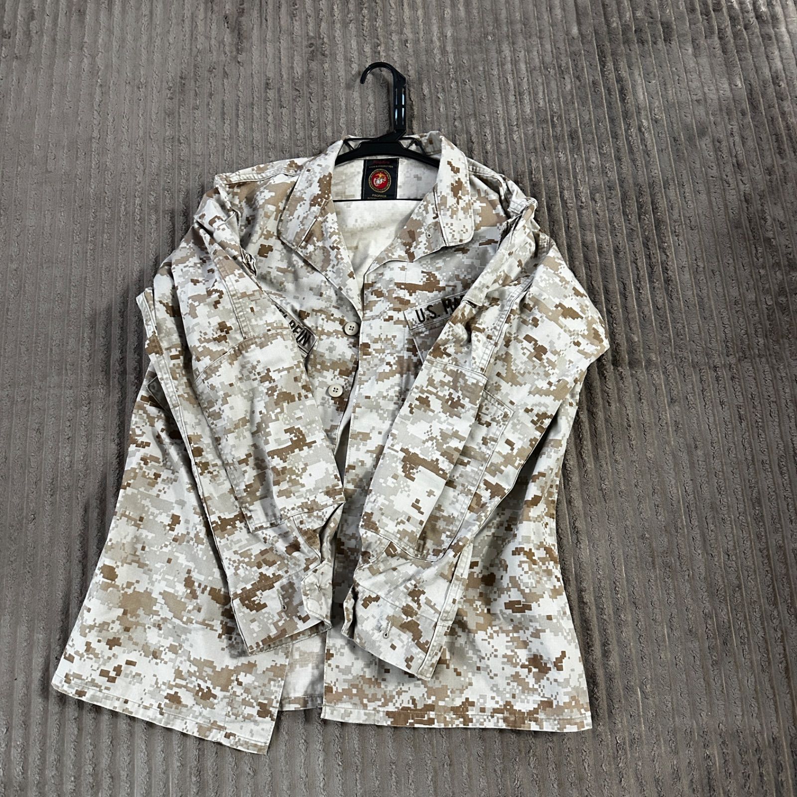 ヴィンテージ】古着 羽織 着物カーディガン 総柄 花柄 黒 金 赤 レトロ