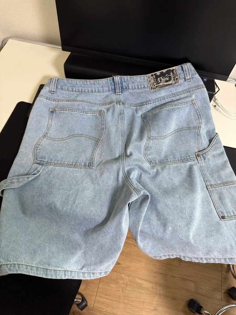 ダブルニー ショートパンツ