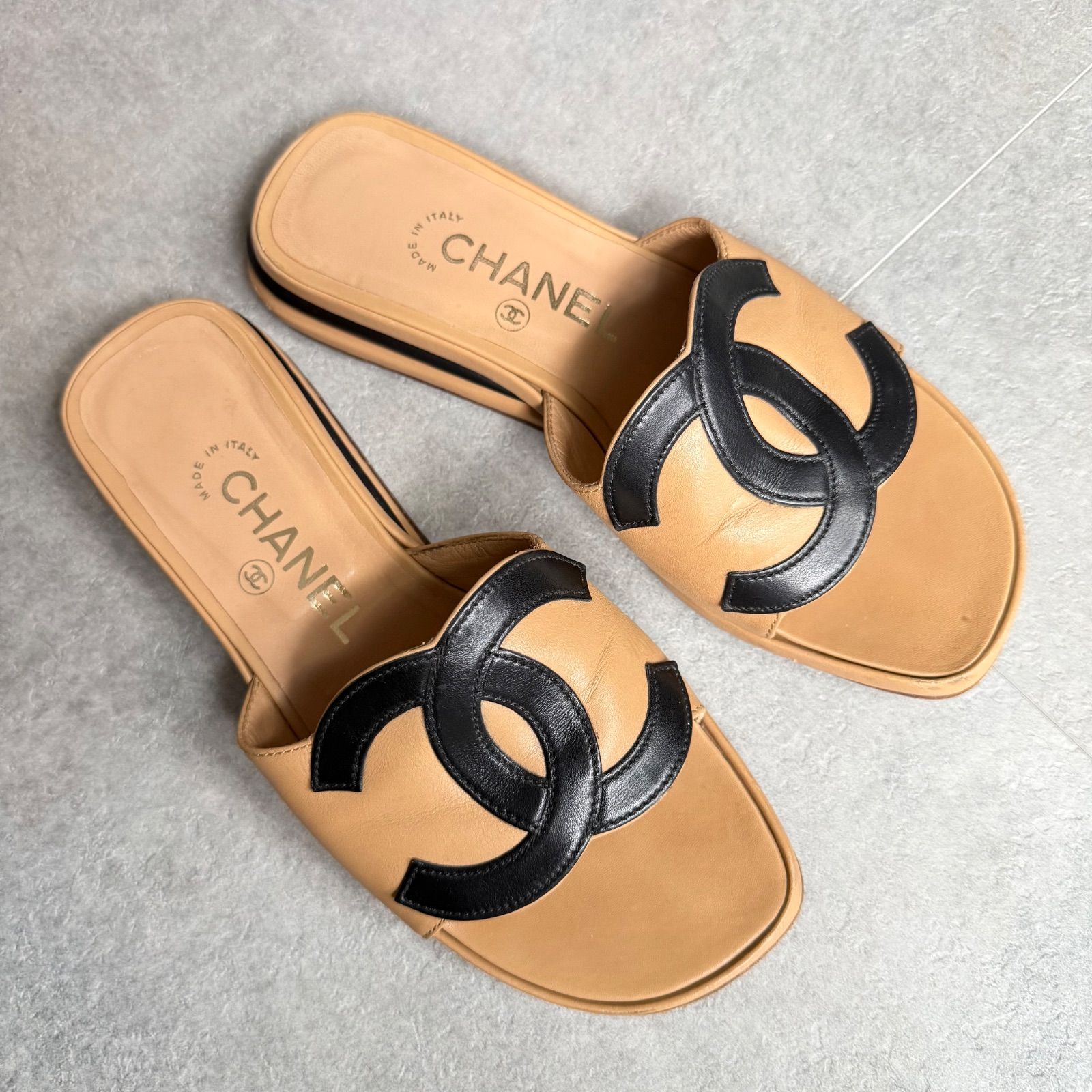 シャネル　ロゴレザーサンダル　CHANEL美品　正規品 CHANEL シャネル ココマーク スライドサンダル レザー ベージュ