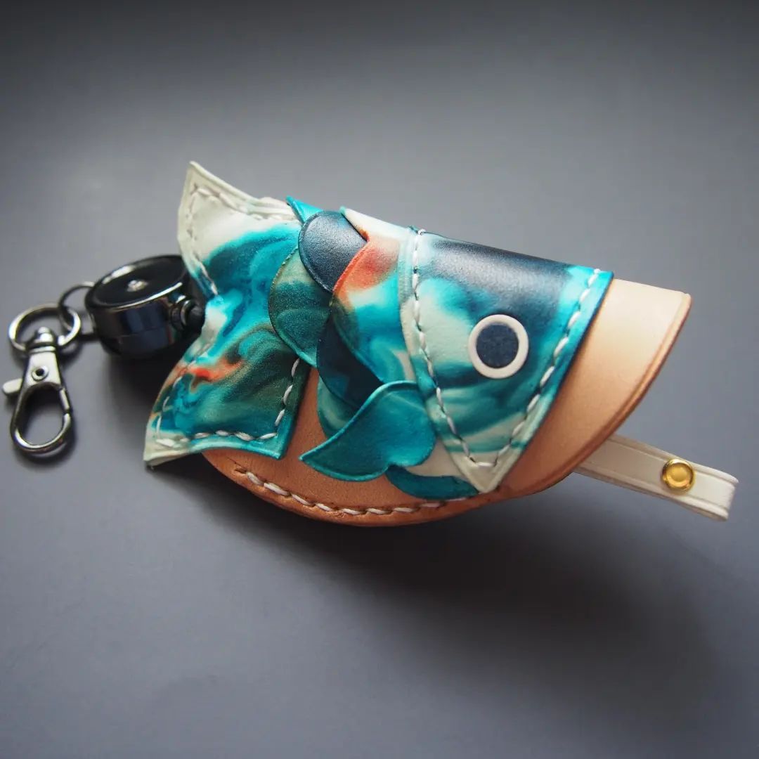 爽やか☆お魚レザーキーホルダー/キーケース リール式 ヌメ革 青
