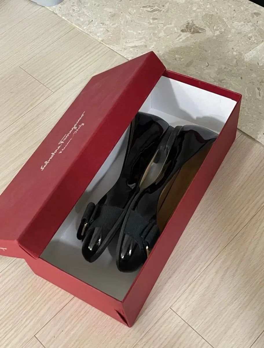 FERRAGAMO フェラガモ バリナ フラット 5