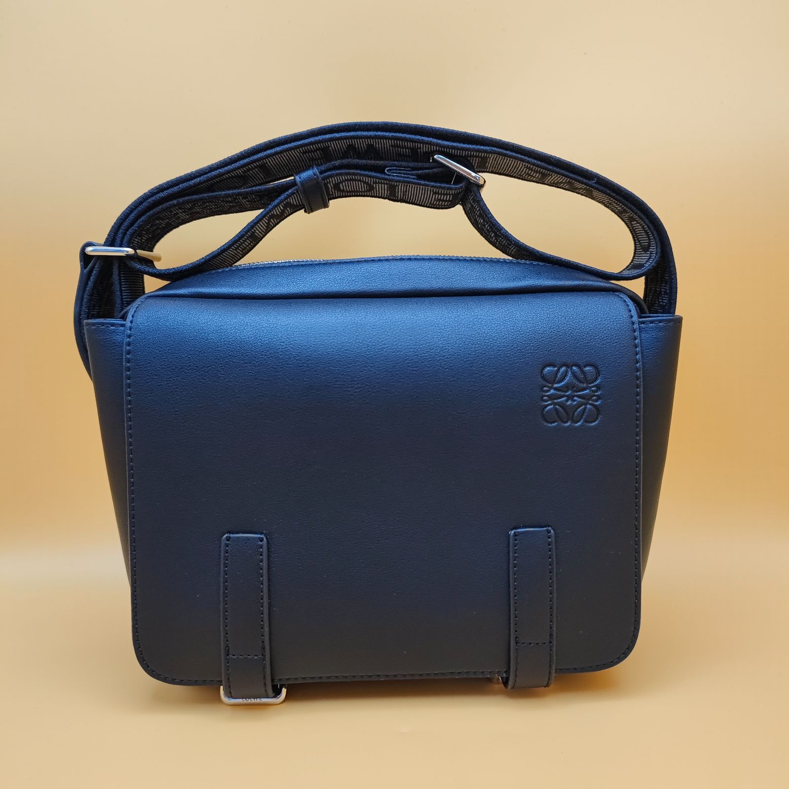 LOEWEメンズ ボディバッグ ショルダーバックレディース メンズ - メルカリ 