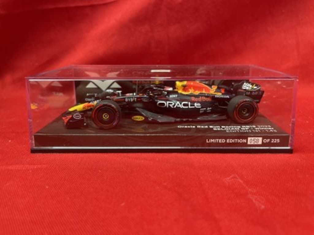 Paul'sModelArt 1/43 人気 MINICHAMPS ORACLE REDBULL RACING RB19