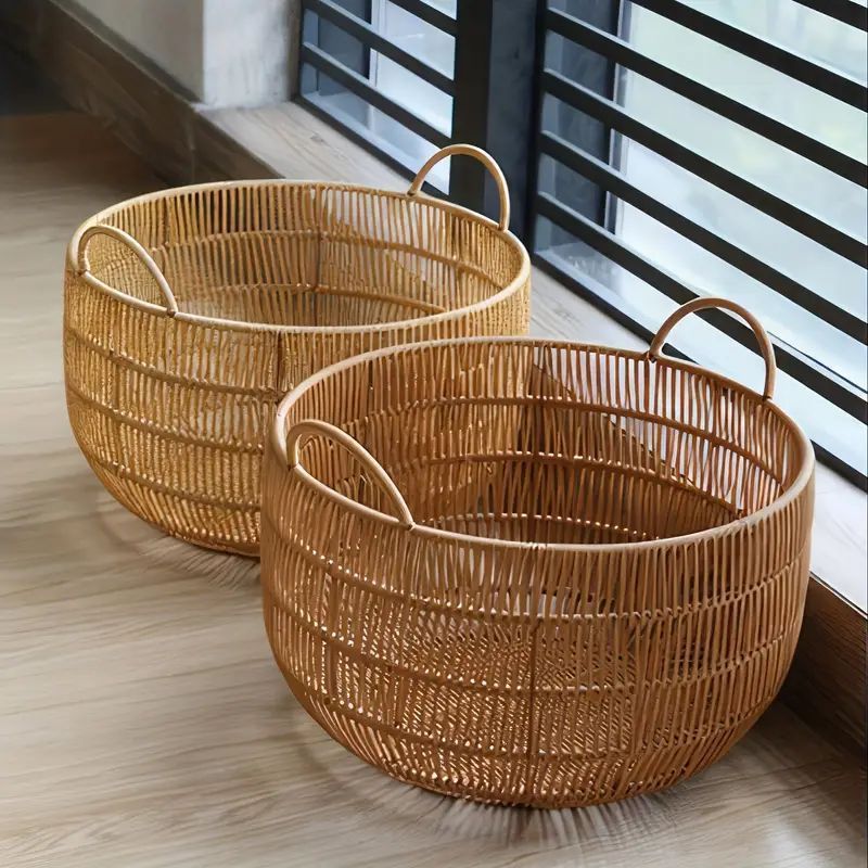 クラシカルな丸型籐製ランドリーバスケット、持ち手付き - ご家庭の整理整頓に最適