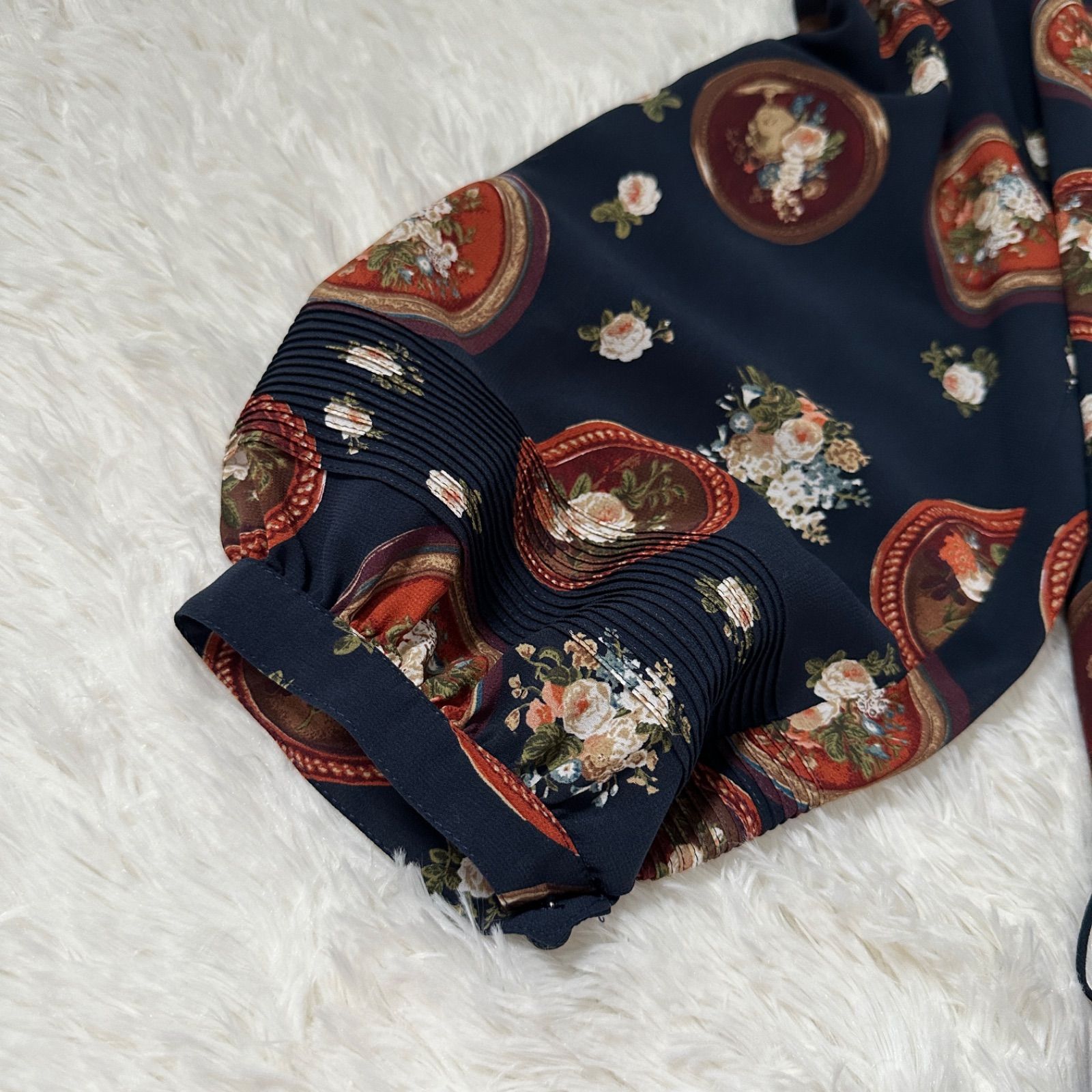 極美品　カネコイサオ ひまわり＆帽子柄 ピンタック　ロングワンピース　ブラック 極美品 カネコイサオ ひまわり＆帽子柄 ピンタック ロング