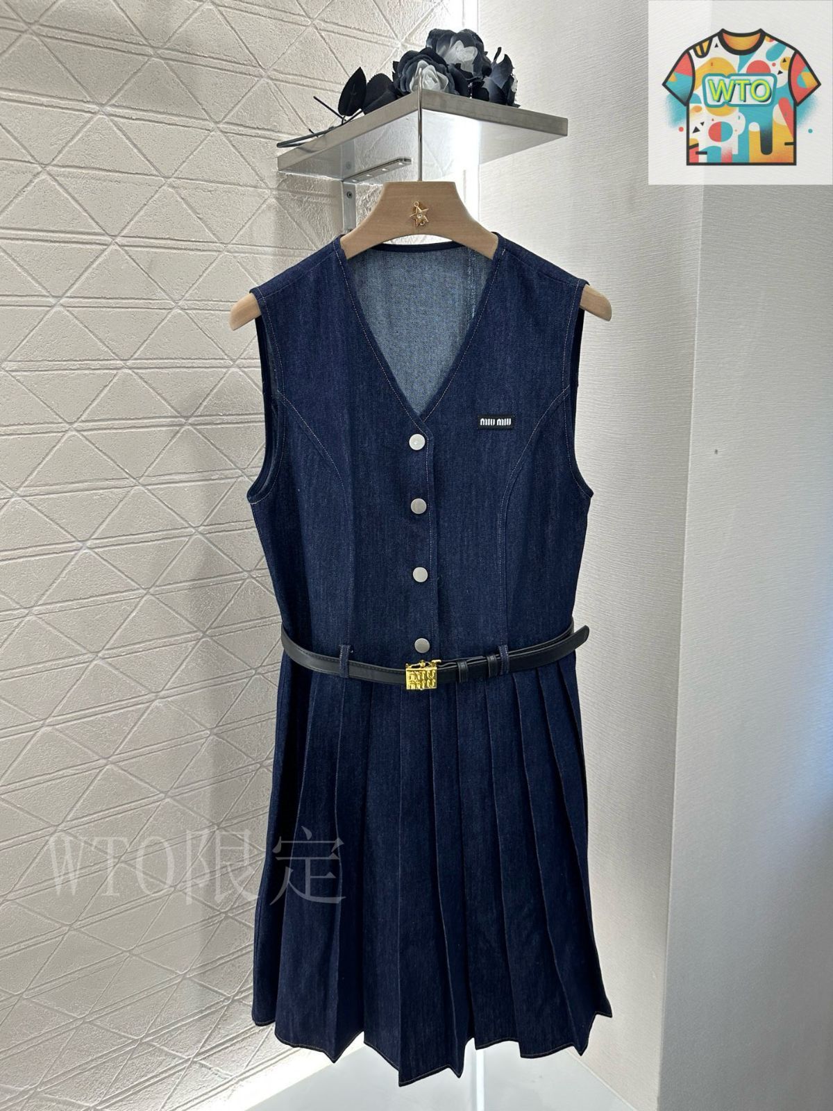 今日特価】Miumiuミュウミュウ ノースリーブベルト付きデニム 今日特価】Miumiuミュウミュウ ノースリーブベルト付きデニム