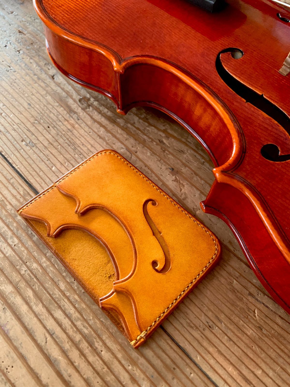 手縫いで創った革のパスケース Voxsolis - Topolino 590