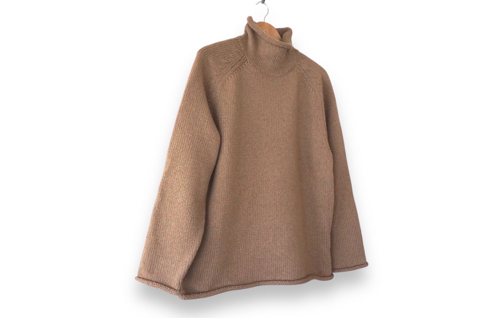 HEUGN ユーゲン Earl Camel Knit ミドルゲージキャメルロールネック