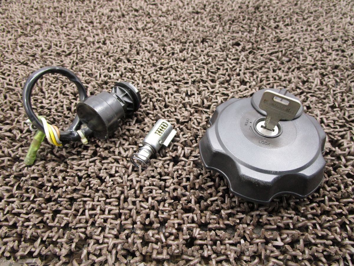 KDX220SR メインキーセット A6872 タンクキャップ DX220B カワサキ キャブ車 BRIGHTFACE_UK