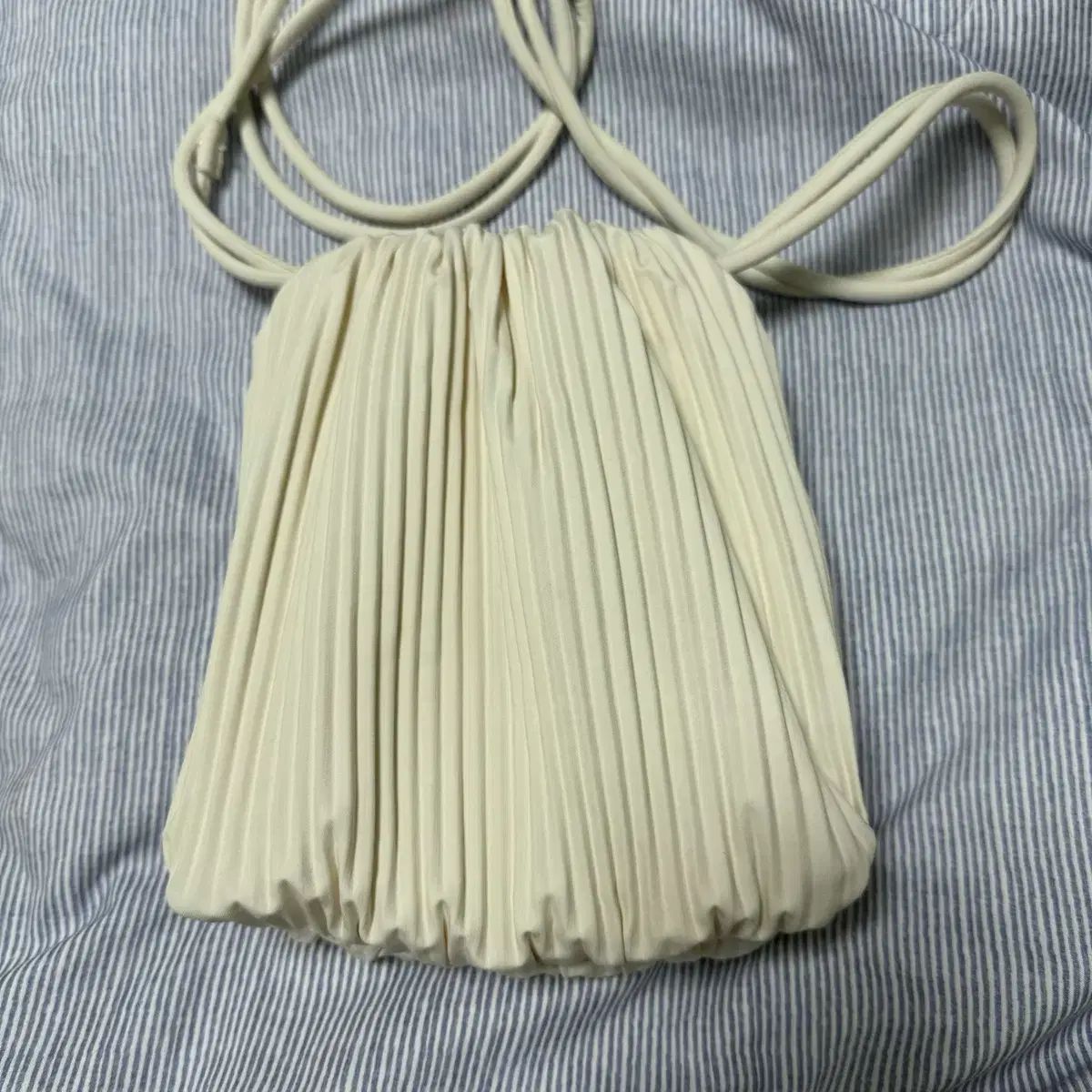 大人気【COS】SCALLOP クロスボディバッグ SCALLOP CROSSBODY SCALLOP クロスボディバッグ｜COS コス 公式