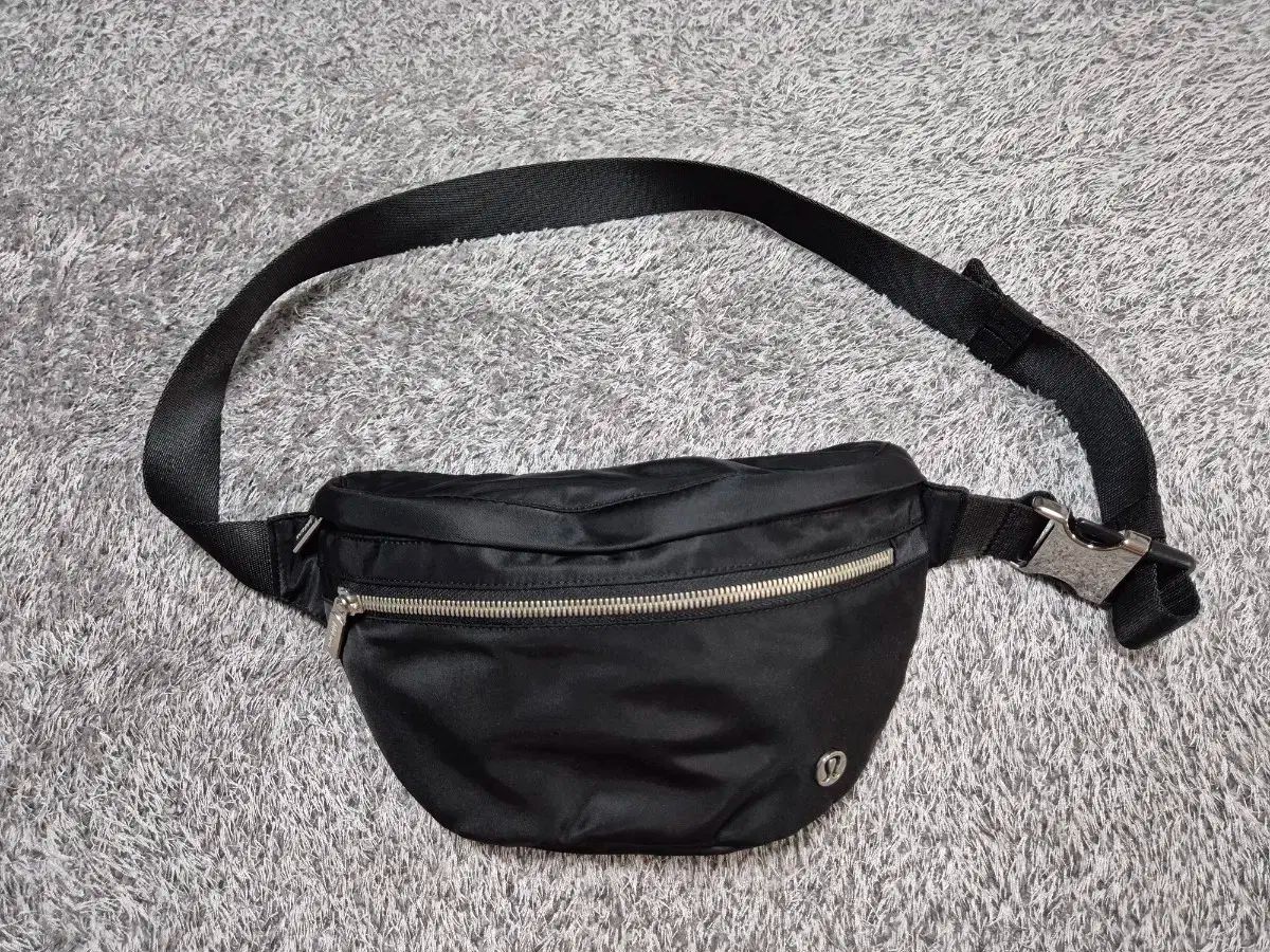ルルレモン シティアドベンチャー ナイロン ベルトバッグ
