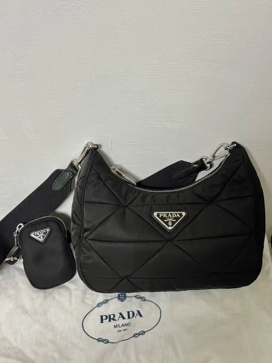 PRADA プラダ Re-Nylon ホーボーバッグ ダウン