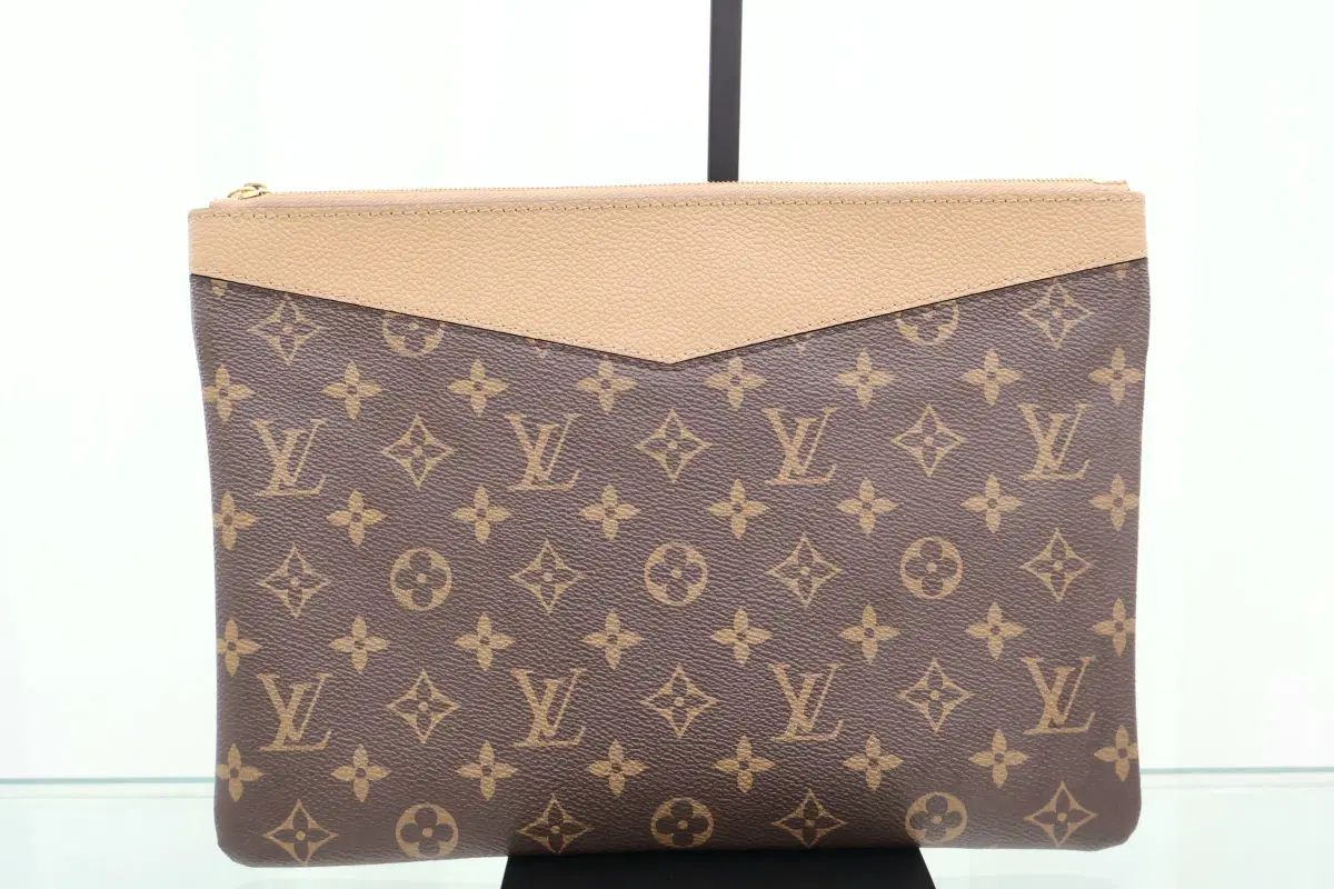 Louis Vuitton ルイヴィトン モノグラム デイリー ポーチ クラッチバッグ M64591