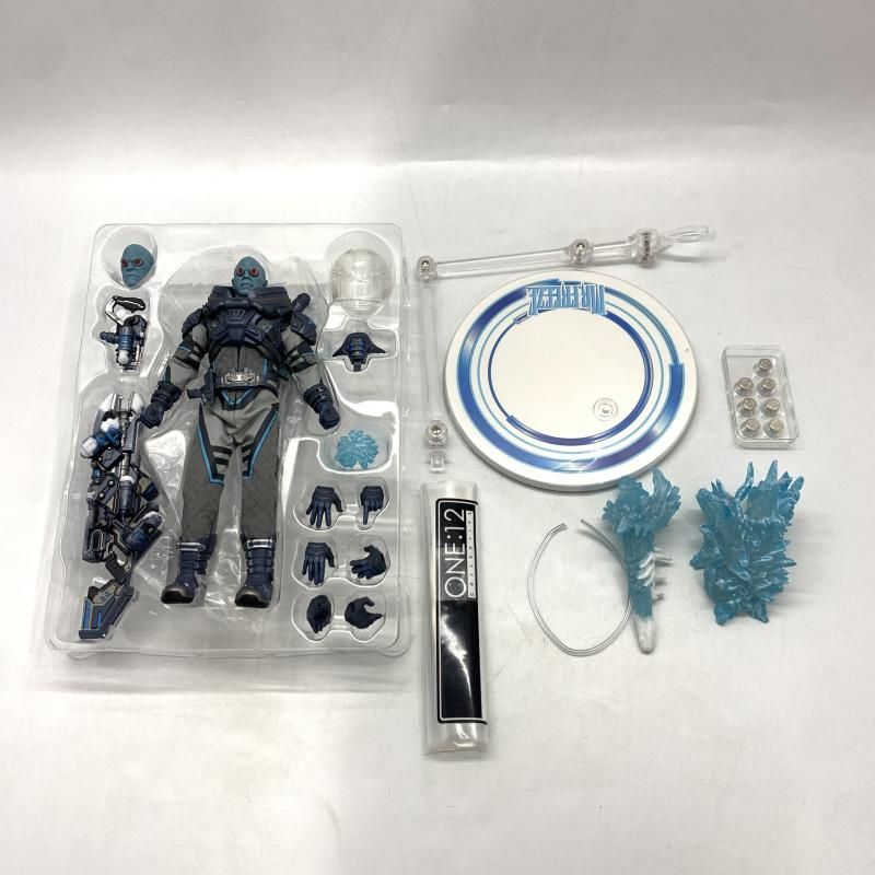 【中古】MEZCO ONE:12 COLLECTIVE MR.FREEZE DELUXE EDITION[10][240010473794] One:12 Collective Mr. Freeze - Deluxe Edition | Mezco Toyz
