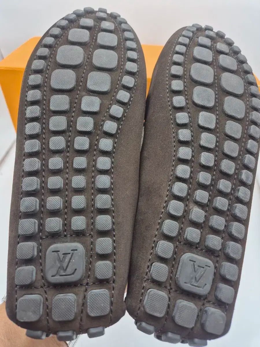 ブラウン スエード