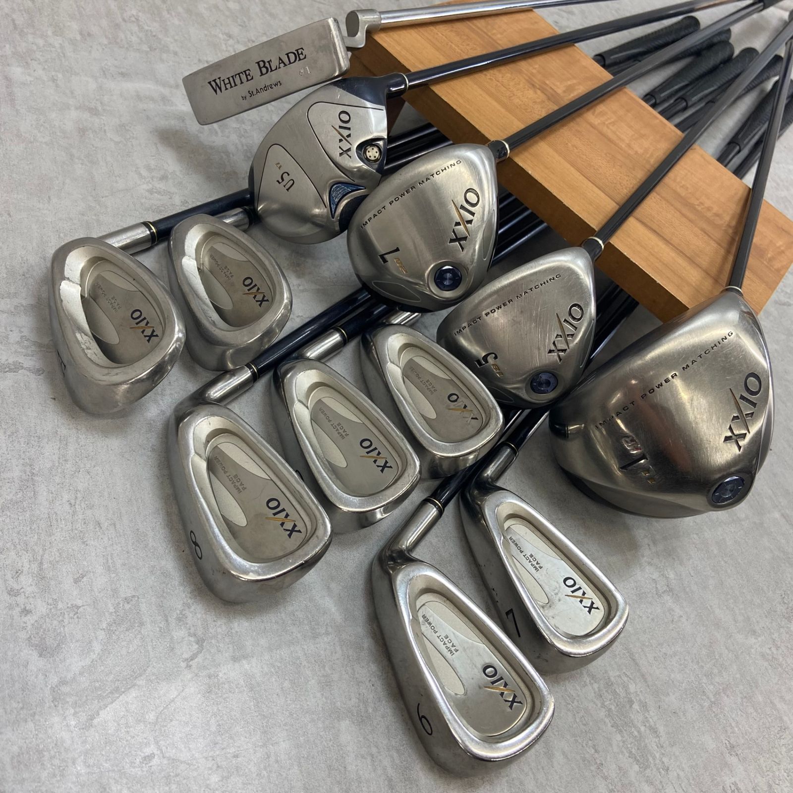 XXIO ゼクシオ メンズゴルフ12本セット カーボン 右利き用