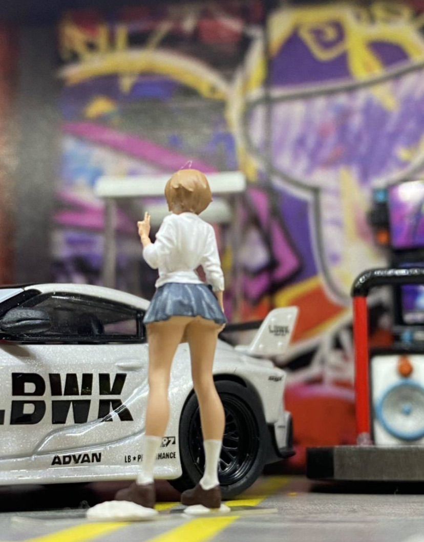 1/64 ジオラマ 女子高生風 ミニスカートフィギュア 塗装 トミカ