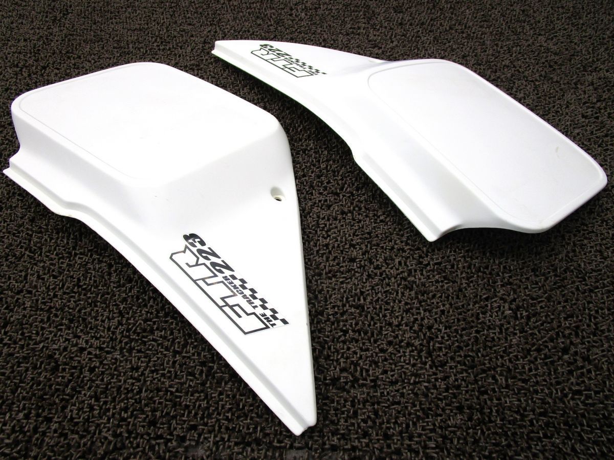 100%本物保証! FTR223D サイドカバー 左右 □A5323 MC34 ホンダ MD33E キャブ車