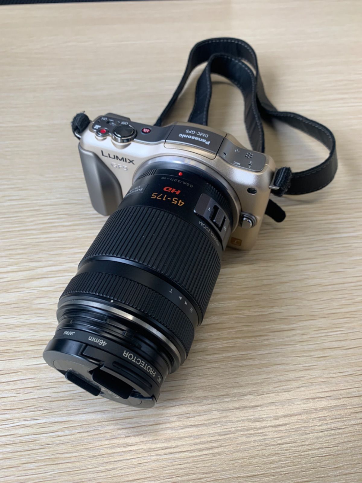 パナソニック、「LUMIX GF5」に新型の標準ズームをセットにしたダブル