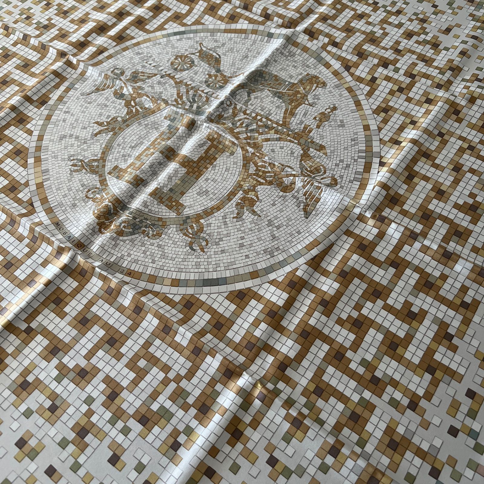 HERMES モザイクパターン スカーフ 未使用 HERMES エルメス スカーフ カレ90 Mosaique Au 24