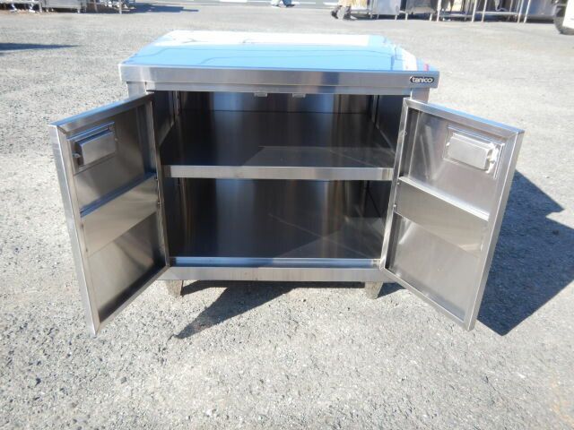 タニコー 業務用 ステンレス 調理台 扉付き 作業台 W65 D60 H62(61～64)cm 最終値下げ　Tanico タニコー ステンレス作業台 棚 調理台 厨房 業務用
