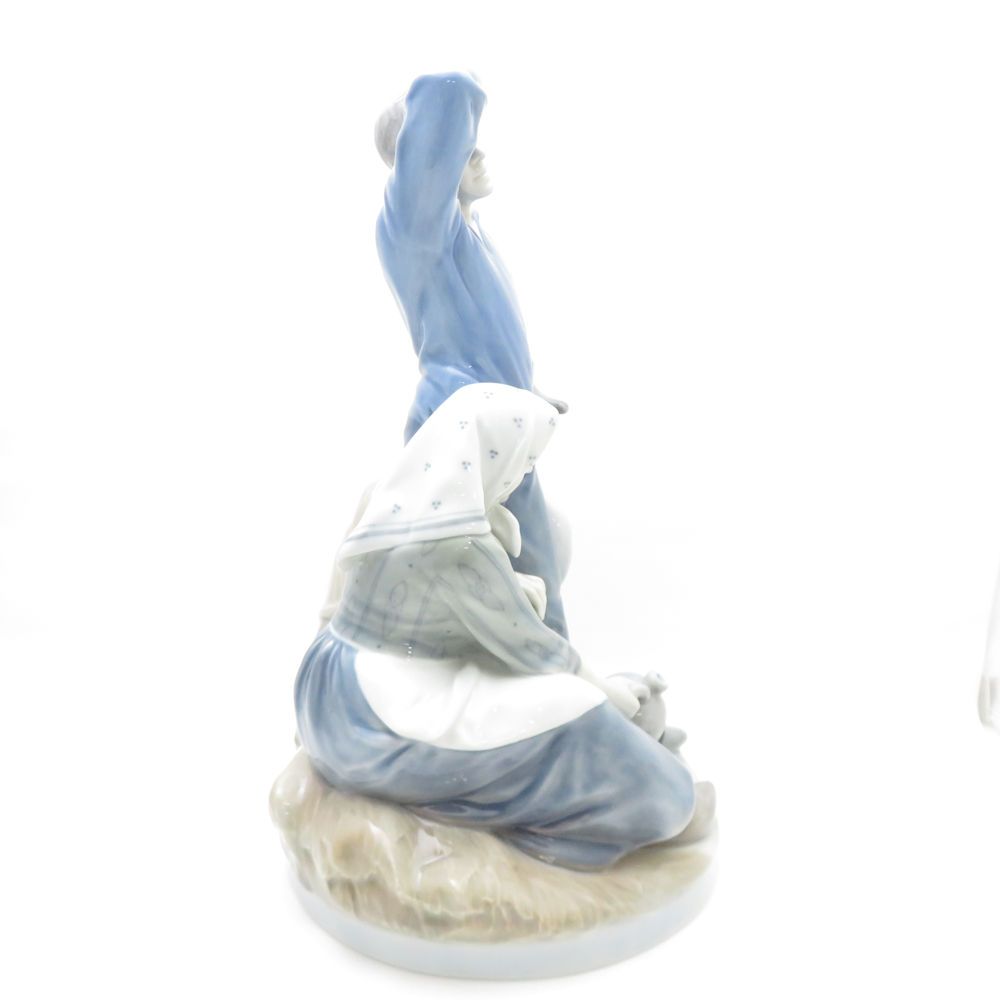 ブランド品が満載！ ROYAL COPENHAGEN ロイヤルコペンハーゲン 1352 農夫婦 フィギュリン 置物 陶器人形 オブジェ SC9067Z 安心感のある