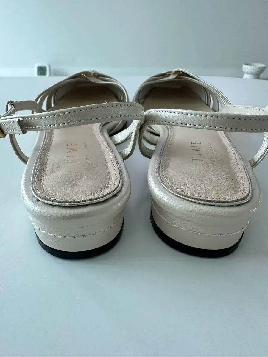 今年の新しいTIME スリングバック 新品 240 サイズ スニーカー 着脱簡単
