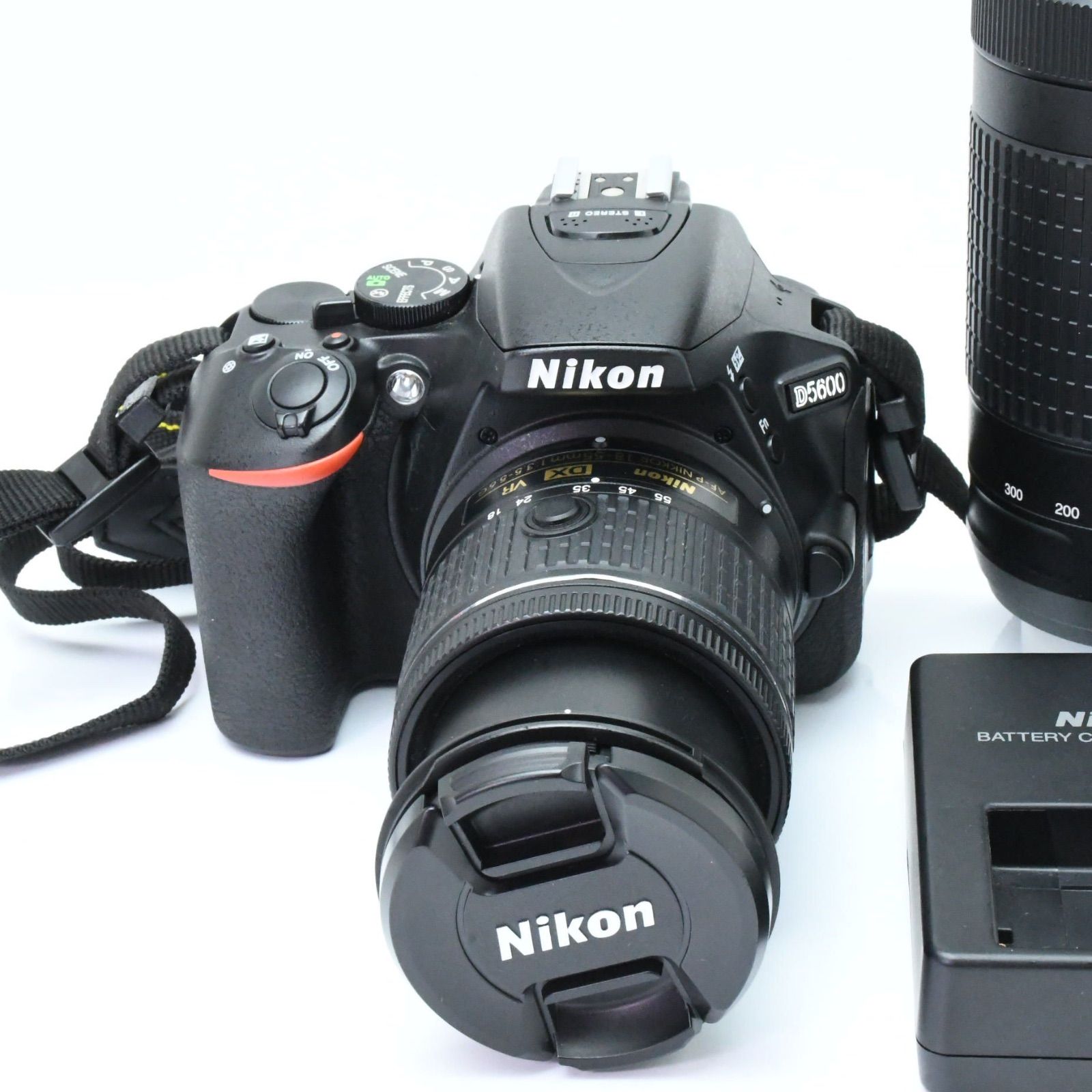 Nikon D5600☆Wi-Fi内蔵☆高性能一眼レフ☆自撮り可能☆ダブルレンズ Nikon D5600☆Wi-Fi内蔵☆高性能一眼レフ☆自撮り可能☆ダブルレンズ