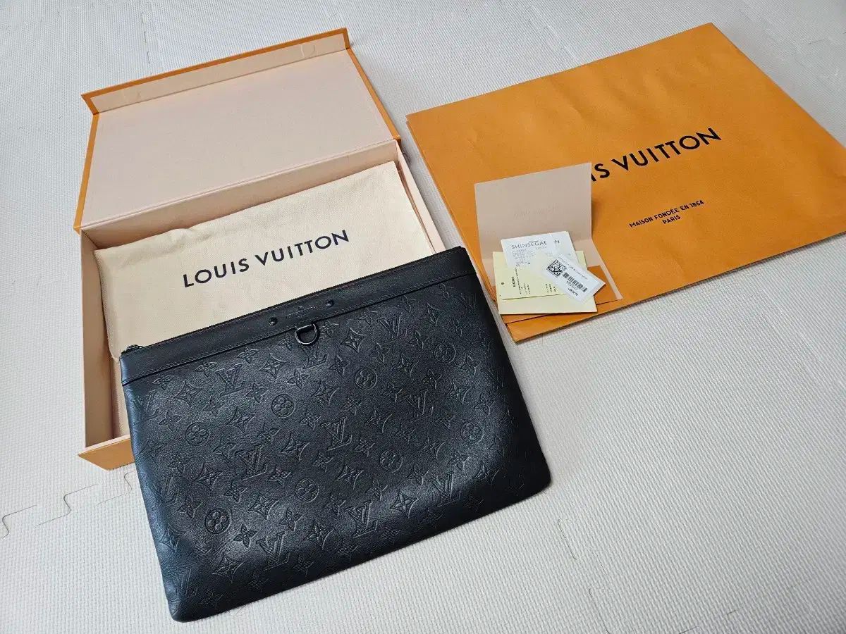 新品 Louis Vuitton(ルイヴィトン) ポシェットモノグラム クラッチ 