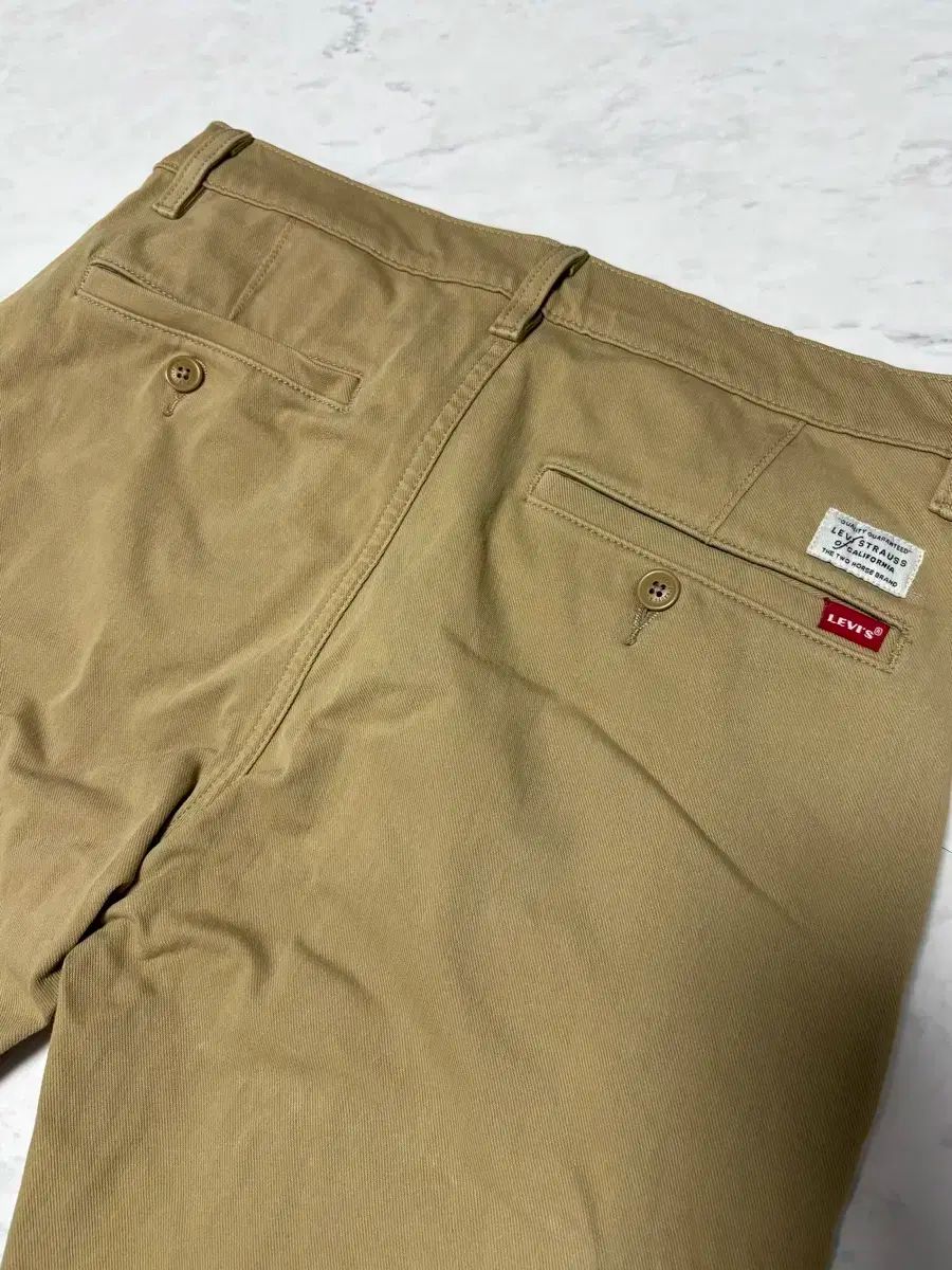 テーパー パンツ