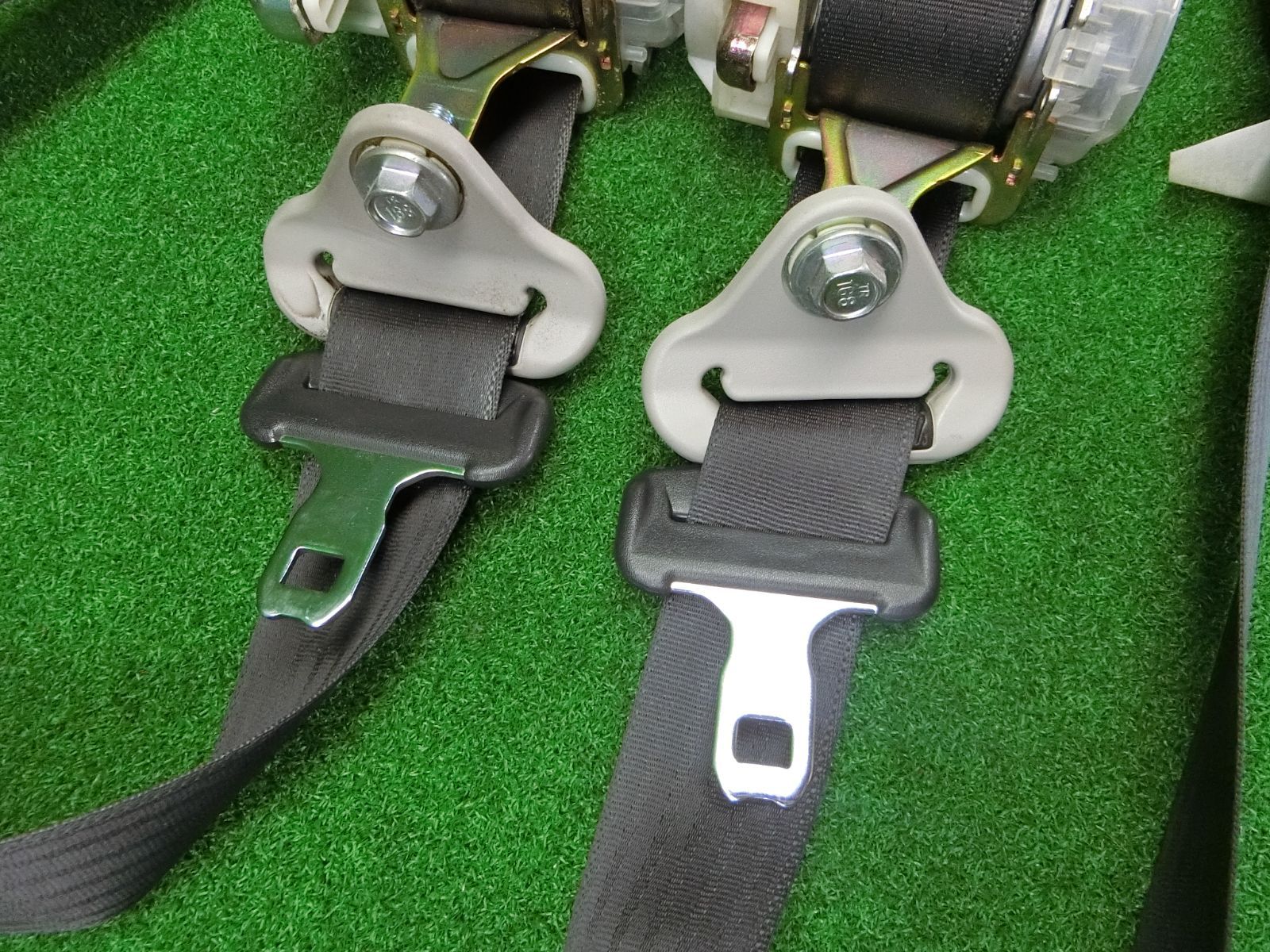 10253 ミラジーノ L650S フロント シートベルト 左右セット キャッチ 7M8250-P 7M7960-P