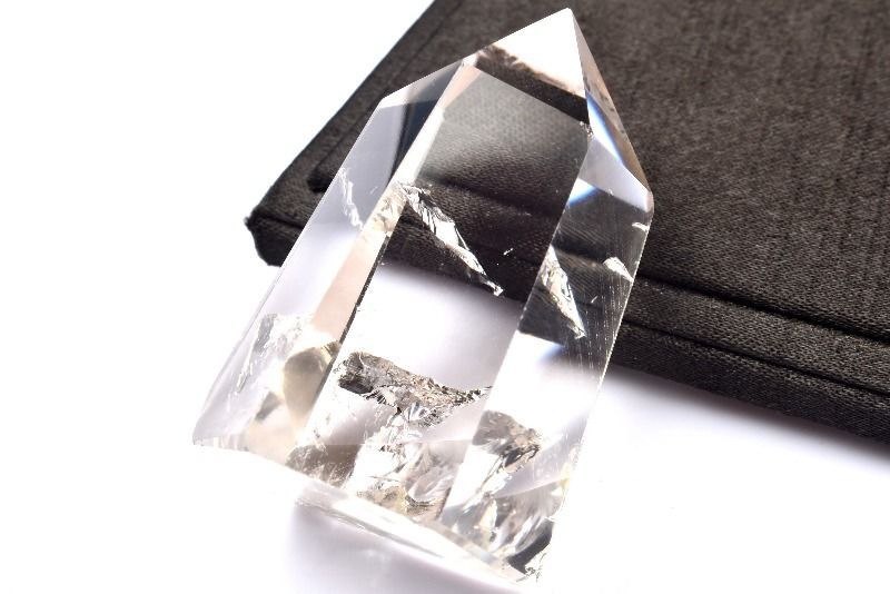 クォーツクリスタル　ポイント 1点物】虹入り クリスタルクォーツ水晶 53x34x30mm 六角柱