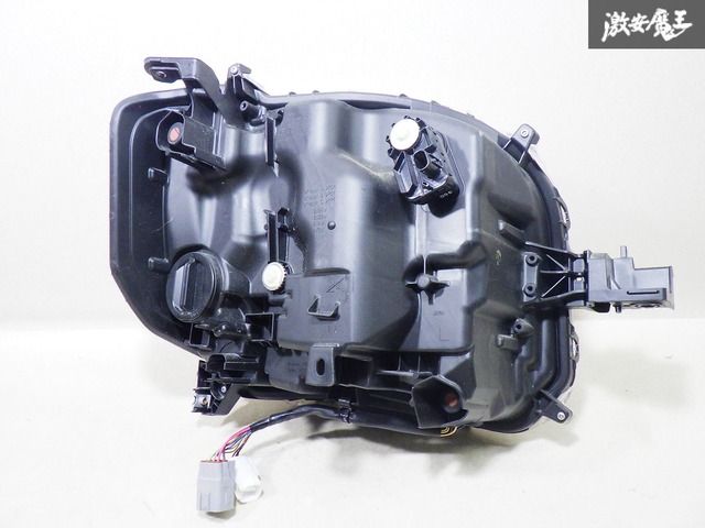 ダイハツムーブキャンバス純正右側ヘッドライトユニット。コイト製品 ダイハツムーブキャンバス純正右側ヘッドライトユニット。コイト
