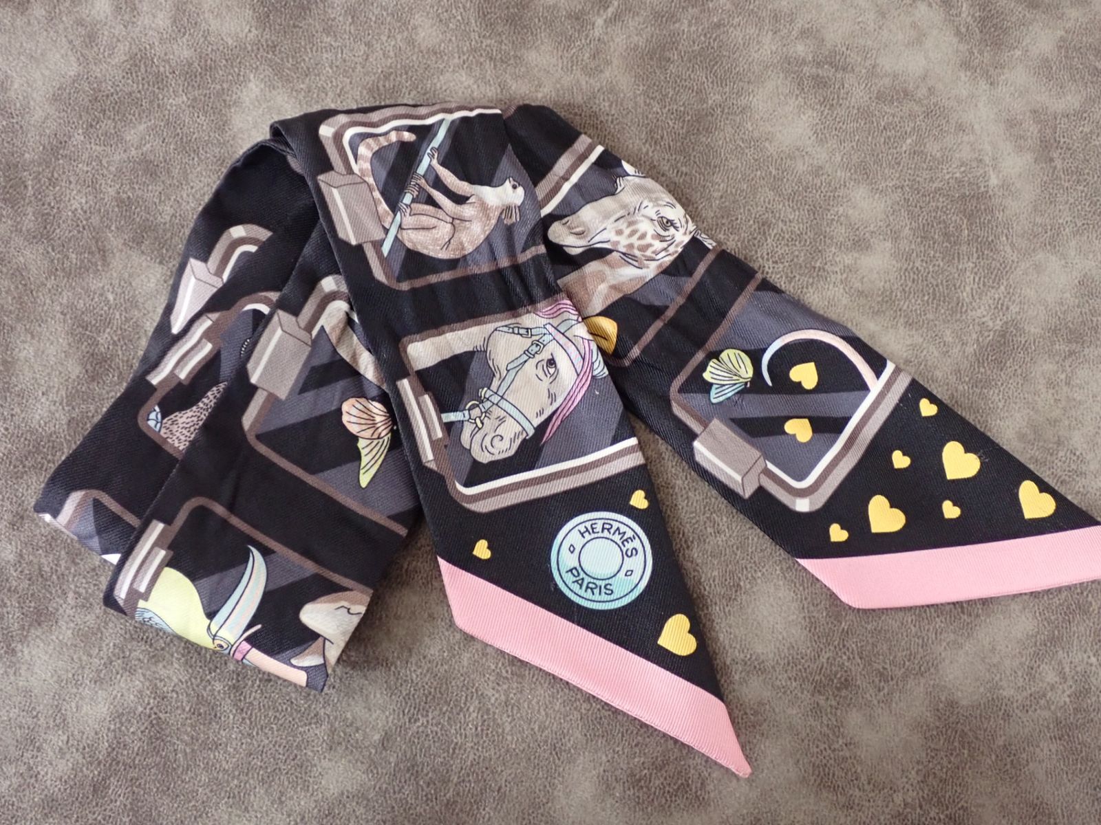 HERMES エルメス ツイリー エルメスストーリー ブラック系